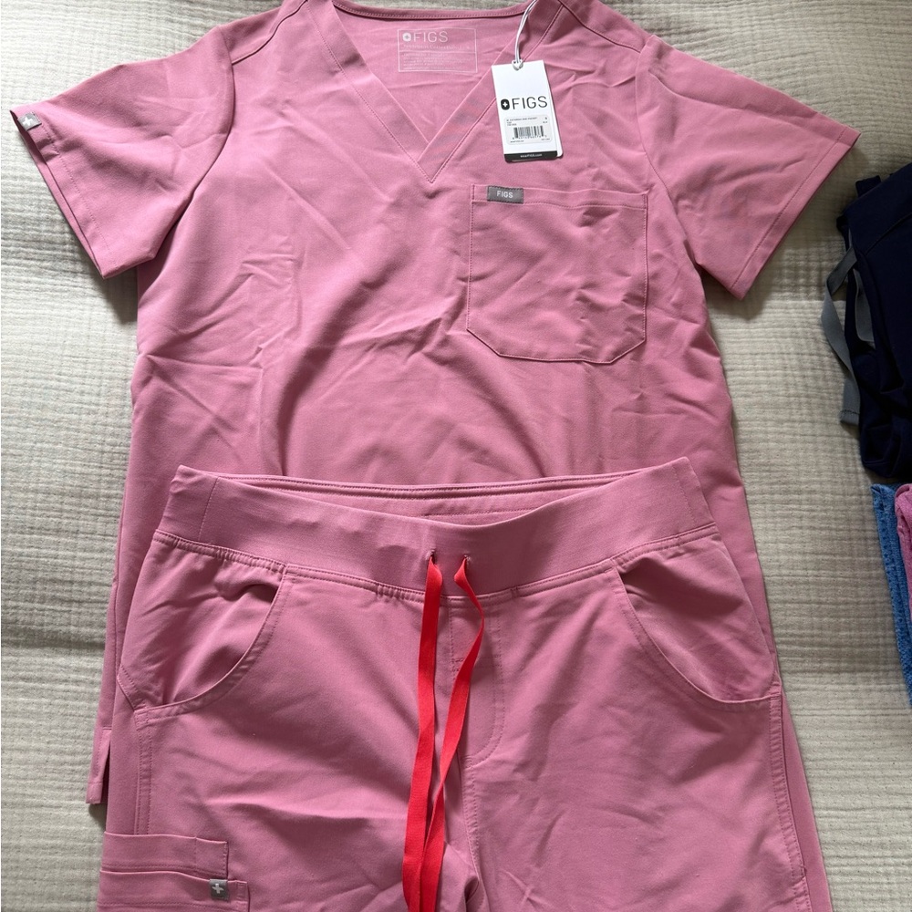 FIGS - light pink Scrub Set - S - NWT